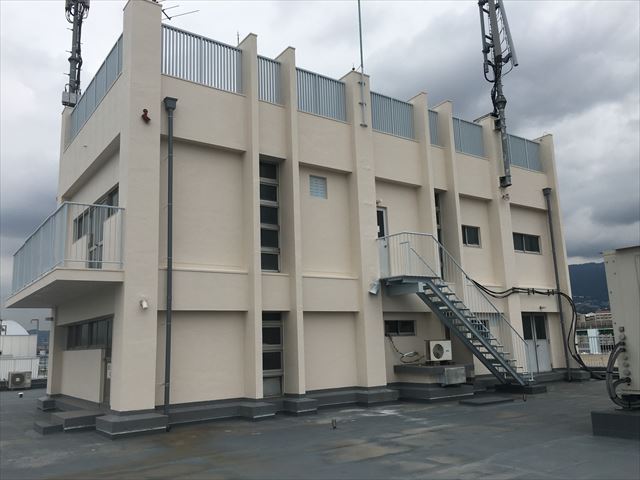 高槻市　５階建ビルの塔屋外壁　パーフェクトトップ塗装工事