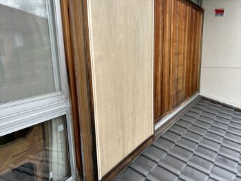 羽曳野市、雨戸戸袋の補修、塗装を行いました。