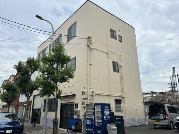大阪市福島区にて工場屋根を遮熱塗装していきます！！