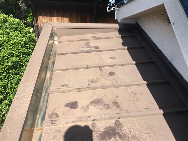 東大阪市にてトタン屋根→カルバリウム鋼板にカバー工法で葺き替え