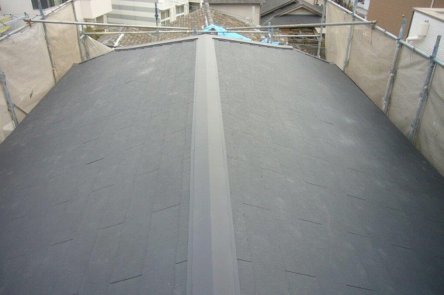 吹田市にて台風で崩れた瓦屋根をカラーベストに葺き替えて不安解消